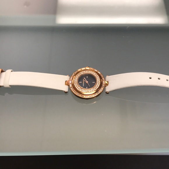 White BCBGMAXAZRIA watch - Picture 3 of 9